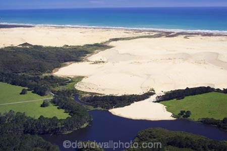 aerial;aerials;beach;beaches;dune;dunes;far-north;Kauaeparaoa-Stream;Lake-Ngakeketa;new-zealand;Ninety-Mile-Beach;north-is.;north-island;northland;ocean;sand;sand-dune;sand-dunes;sand_dune;sand_dunes;sea;tasman-sea;Te-Paki-Stream;water;waterside;waves