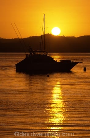 color;colors;colour;colours;dusk;harbor;harbors;harbour;harbours;peaceful;setting;silhouette,tranquil;sun;sunset;yacht;yachts