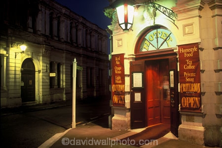 architecture;bar;building;buildings;classic;classical;flood-light;flood-lighting;floodlight;floodlighting;floodlights;heritage;historical;pub