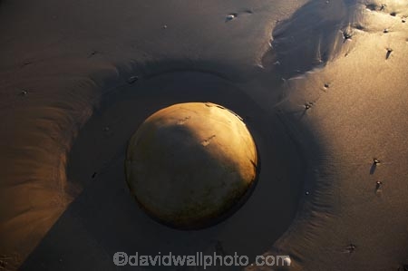 beach;beaches;boulder;coast;coastal;coastline;coastlines;coasts;concretion;formation;geological;geology;marble;marbles;Moeraki;Moeraki-Boulder;Moeraki-Boulders;N.Z.;New-Zealand;North-Otago;NZ;ocean;Otago;rock;rocks;round;S.I.;sand;sea;sedementary;shore;shoreline;shorelines;shores;SI;South-Island;sphere;Waikati-District;Waitaki-District