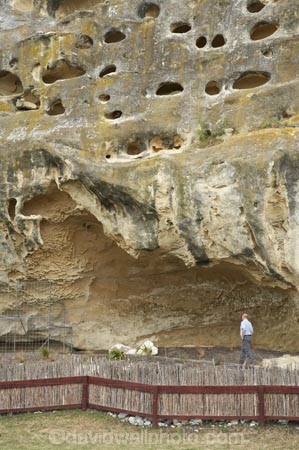 Ancient-maori-art;ancient-rock-drawings;bluff;bluffs;cliff;cliffs;Duntroon;heritage;historic;Historic-Maori-Art;historic-place;historic-places;historical;Limestone;Maori-Art;Maori-Culture;Maori-rock-art;Maori-Rock-Paintings;N.Z.;New-Zealand;North-Otago;NZ;Otago;rock-art;rock-drawings;rock-paintings;S.I.;SI;South-Is.;South-Island;State-Highway-83;Takiroa-Rock-Art-SIte;The-Vanished-World-Heritge-Trail;The-Vanished-World-Trail;tradition;traditional;Waitaki-District;Waitaki-Region;Waitaki-Valley