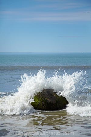 beach;beaches;boulder;coast;coastal;coastline;coastlines;coasts;concretion;foreshore;formation;geological;geology;marble;marbles;Moeraki;Moeraki-Boulder;Moeraki-Boulders;N.Z.;New-Zealand;North-Otago;NZ;ocean;Otago;rock;rocks;round;S.I.;sand;sea;sedimentary;shore;shoreline;shorelines;shores;SI;South-Is;South-Is.;South-Island;sphere;splash;splashes;splashing;unusual-geologocal-feature;unusual-geologocal-features;unusual-natural-feature;unusual-natural-features;unusual-rock;unusual-rocks;Waikati-District;Waitaki-District;Waitaki-Region;water;wave;waves