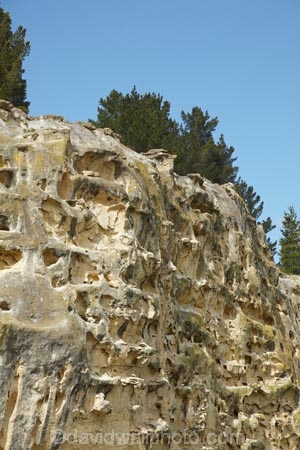 Ancient-maori-art;ancient-rock-drawings;bluff;bluffs;cliff;cliffs;Duntroon;heritage;historic;Historic-Maori-Art;historic-place;historic-places;historic-site;historic-sites;historical;historical-place;historical-places;historical-site;historical-sites;history;limesotne-cliffs;Limestone;limestone-cliff;Maori-Art;Maori-Culture;Maori-rock-art;Maori-Rock-Paintings;N.Z.;New-Zealand;North-Otago;NZ;old;Otago;rock-art;rock-drawings;rock-paintings;S.I.;SI;South-Is;South-Is.;South-Island;State-Highway-83;Takiroa-Rock-Art-SIte;The-Vanished-World-Heritge-Trail;The-Vanished-World-Trail;tradition;traditional;Waitaki-District;Waitaki-region;Waitaki-Valley
