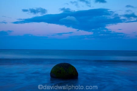 beach;beaches;boulder;coast;coastal;coastline;coastlines;coasts;concretion;foreshore;formation;geological;geology;marble;marbles;Moeraki;Moeraki-Boulder;Moeraki-Boulders;N.Z.;New-Zealand;North-Otago;NZ;ocean;Otago;Pacific-Ocean;rock;rocks;round;S.I.;sea;sedimentary;shore;shoreline;shorelines;shores;SI;South-Is;South-Is.;South-Island;sphere;Sth-Is;unusual-geologocal-feature;unusual-geologocal-features;unusual-natural-feature;unusual-natural-features;unusual-rock;unusual-rocks;Waikati-District;Waitaki-District;Waitaki-Region;water