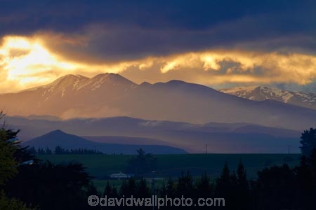 dusk;evening;Kakanui-Mountains;mountain;mountains;N.Z.;New-Zealand;night;night_time;nightfall;North-Otago;NZ;Oamaru;S.I.;SI;South-Is;South-Is.;South-Island;Sth-Is;sunset;sunsets;twilight;Waitaki-District;Waitaki-Region