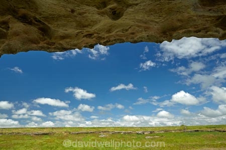 farm;farmland;geological;geology;Island-Cliff;limestone;N.Z.;New-Zealand;North-Otago;NZ;Oamaru;Otago;overhang;overhangs;rock;rock-formation;rock-formations;rock-outcrop;rock-outcrops;rock-tor;rock-torr;rock-torrs;rock-tors;rocks;sedementary;SI;South-Island;stone;unusual;Waitaki;Waitaki-District