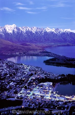 skyline;tourist;tourism;view;gondola;mountain;mountains;lakes;snow;winter;sunset;dusk;twilight;evening;night;dark;purple;mauve;violet;queenstown;lake-wakatipu;wakatipu;new-zealand;remarkables