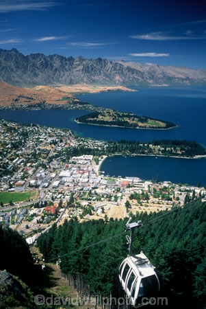 skyline;tourist;tourism;view;views;gondola;gondolas;mountain;mountains;lakes;lake;cable-car;cable-cars;icon;tourists;holiday;holidays;vacation;vacations;aerial-cableway;cableway;cableways;queenstown;lake-wakatipu;wakatipu;the-remarkables;remarkables;new-zealand;high;vista;scene;vistas;scenes