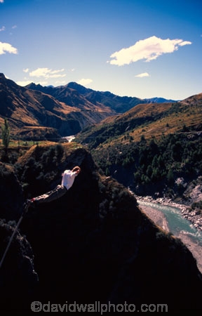 wet;water;splash;rubber;river;adrenaline;adventure;exciting;jump;splashing;bungee;jump;jumping;leap;leaping;stunning;risk;excitment;thrill;thrill_seeking;thrill_seeker;cord;bungy-cord;rope;Queenstown;platform;bungy-platform;point-of-departure;audience;spectators;jumper;jumped;river;river-valley;shotover-river