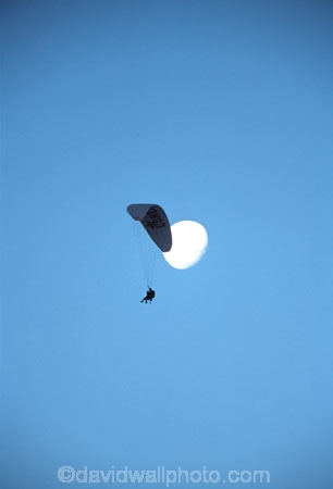 fly;flying;paraglide;paragliding;parasail;parasailing;parasails;parasailer;parapont;paraponting;paraponter;paraponts;excitement;lakes;excitement;excite;adrenaline;moon