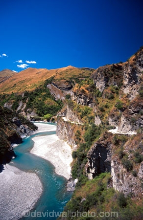 road;roads;track;tracks;steep;canyon;canyons;tussock;tussocks;trail;trails;valley;valleys;skippers;historic;historical;route;routes;transport;shotover;river;rivers;cliff;cliffs;bluff;bluffs
