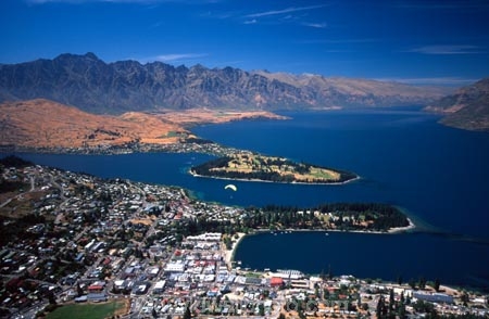 skyline;tourist;tourism;view;views;mountain;mountains;lakes;lake;icon;tourists;holiday;holidays;vacation;vacations;queenstown;lake-wakatipu;wakatipu;the-remarkables;remarkables;new-zealand;high;vista;scene;vistas;scenes