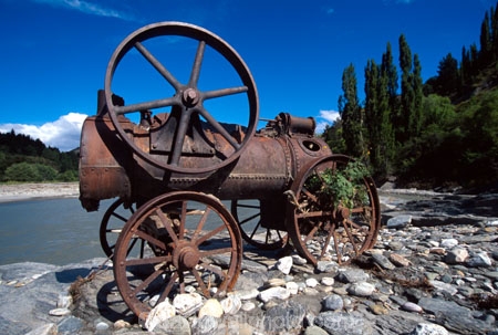 abandon;abandoned;alluvial;discarded;discovered;engine;forgotten;gold;gold-mining;goldminers;goldmining;goldrush;machine;machinery;miners;rivers;rust;rusted;rusty;steam-engine;wheel;wheels