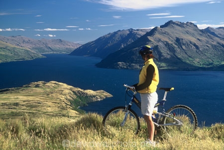 adventure;bicycle;bicycles;Bicyclist;Bicyclists;bike;biker;Bikers;bikes;Biking;Cycle;Cycles;Cycling;cyclist;Daytime;Exterior;high-country;Leisure;Look;Looking;Mountain-bike;Mountain-biking;Mountains;Nature;One;One-person;Outdoor;Outdoors;Outside;People;Person;Persons;Recreation;Ride;Riding;Sport;sports