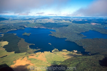 lakes;paddock;field;meadow;farm;farms;pasture;pastures;paddocks;fields;meadows;farmland;agricultural;rural;cultivated;aerials;horticulture;cultivation