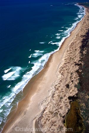 New-Zealand;coast;coastal;coastline;shore;shoreline;beach;beaches;sand;sandy;waves;wave;sea;ocean;Pacific;bay;colour;color;farmland;rural;marine;rugged;Southern-Scenic-Route