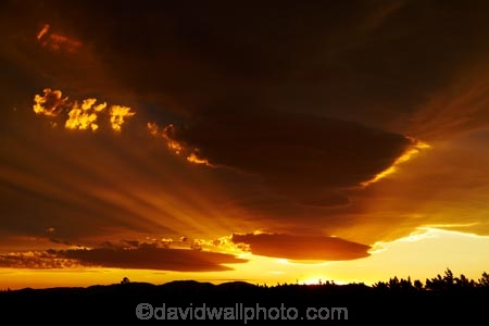 cloud;clouds;dusk;evening;light-rays;Mossburn;N.Z.;New-Zealand;nightfall;NZ;orange;S.I.;SI;sky;South-Is;South-Island;Southland;Sth-Is;sun-rays;sunset;sunsets;twilight