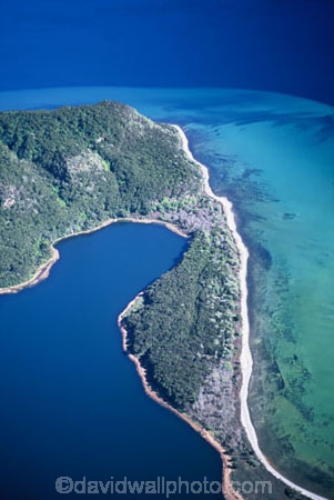 color;colour;shore;shoreline;water