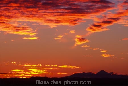 cloud;dusk;mountain;peak;peaks;snow;sunset;sunsets;volcanic;volcano