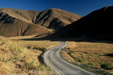 mountain;mountains;range;ranges;road;roads;highway;highways;curve;curves;corner;corners;bend;bends;s;hill;hills;tussock;tussocks