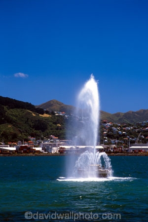 water;sea;ocean;harbor;harbors;harbours;harbour;fountain;fountains;swim;swimming;swimmer;swimmers;sunbathe;sun-bathe;summer;play