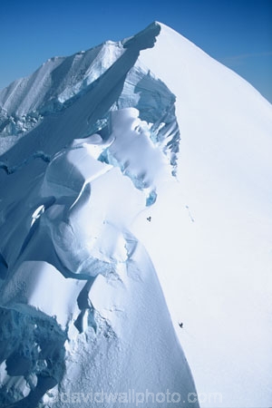 snow;ice;alpine;middle-earth;middle;earth;mystical;amazing;lord;of;the;rings;lord-of-the-rings;fellowship;altitude;southern-alps;southern;alps;climbing;glacier;white;mountains;mountain;rock;climber;rope;crampons;main-divide;climb;mountaineer;mountaineers;mountaineering;aerials