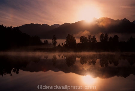 bush;bushline;calm;dawn;early-morning;fog;foggy;forest;forests;glow;grey;lakes;magic;magical;mist;misty;mysterious;mystical;natural;nature;orange;peace;peaceful;reflection;reflections;serene;sunrise;tree;trees;water
