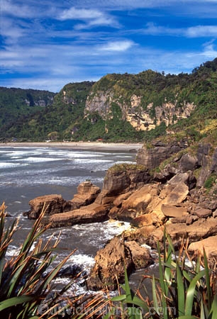 bay;bays;beach;beaches;coast;coastline;east-coast;flax;ocean;oceans;sand;sea;surf;Tasman;water;waterfront;wave;waves
