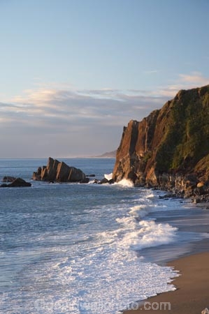 17-Mile-Bluff;beach;beaches;coast;coastal;coastline;coastlines;coasts;N.Z.;New-Zealand;NZ;ocean;oceans;S.I.;sand;sandy;sea;seas;Seventeen-Mile-Bluff;shore;shoreline;shorelines;shores;SI;South-Island;surf;Tasman-Sea;water;wave;waves;West-Coast;Westland