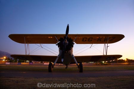 Aeroplane;Aeroplanes;Aircraft;Aircrafts;Airplane;Airplanes;aviation;biplane;biplanes;Boeing-A75N1-Stearman-Biplane;Chile;Club-de-Planeadores-de-Santiago;dusk;evening;Fly;Municipal-de-las-Condes;Municipal-de-Vitacura;nightfall;Plane;Planes;Santiago;SCLC;sky;South-America;Sth-America;sunset;sunsets;twilight;Vitacura-Airfield;Vitacura-Airport