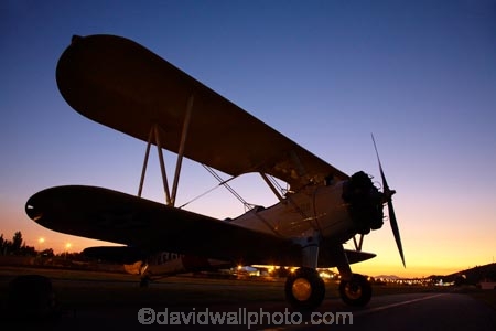 Aeroplane;Aeroplanes;Aircraft;Aircrafts;Airplane;Airplanes;aviation;biplane;biplanes;Boeing-A75N1-Stearman-Biplane;Chile;Club-de-Planeadores-de-Santiago;dusk;evening;Fly;Municipal-de-las-Condes;Municipal-de-Vitacura;nightfall;Plane;Planes;Santiago;SCLC;sky;South-America;Sth-America;sunset;sunsets;twilight;Vitacura-Airfield;Vitacura-Airport