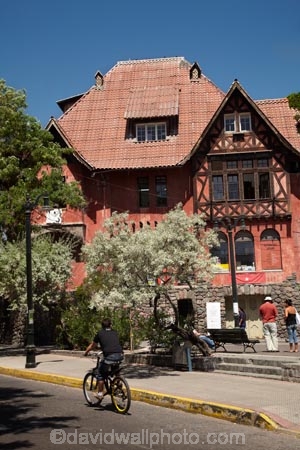 architectural;architecture;artisan-centre;Barrio-Bellavista;Bellavista;building;buildings;Calle-Constitucion;capital-cities;capital-city;Capital-of-Chile;Chile;Constitucion-St;cultural-centre;footpath;footpaths;heritage;historic;historic-building;historic-buildings;historical;historical-building;historical-buildings;history;La-Casa-Roja-Lehuede;La-Casa-Roja-Lehued�;national-monument;old;Plaza-Camilo-Mori;Santiago;sidewalk;sidewalks;South-America;Sth-America;street;street-scene;street-scenes;streets;tradition;traditional