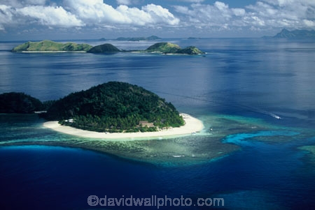 sand;coral;reef;ocean;sea;paradise;pacific;tropical;island;islands;resort;coast;coastine;holiday;vacation;holidays;beach;beaches;travel;tourism;travels;aerial;aerials;archipeligo;archipeligos;blue;oceana;scenic;scenics;seascape;seascapes