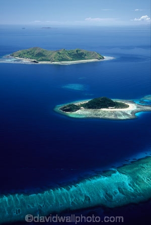 sand;coral;reef;ocean;sea;paradise;pacific;tropical;island;islands;resort;coast;coastine;holiday;vacation;holidays;beach;beaches;travel;tourism;travels;aerial;aerials;archipeligo;archipeligos;blue;oceana;scenic;scenics;seascape;seascapes