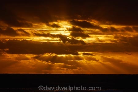 Aorangi;Aorangi-District;cloud;clouds;Cook-Is;Cook-Islands;dusk;evening;light-ray;light-rays;night;night_time;nightfall;ocean;oceans;orange;Pacific;Pacific-Ocean;Rarotonga;ray;rays;sea;South-Pacific;sunset;sunsets;twilight;water