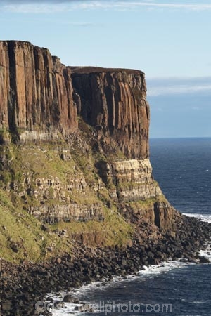 An-t_Eilean-Sgitheanach;bluff;bluffs;Britain;cliff;cliffs;coast;coastal;coastline;coastlines;coasts;dolerite-cliff;dolerite-cliffs;dolerite-rock-strata;Eilean-Che�;Elishader;Ellishadder;foreshore;G.B.;GB;geological;geology;Great-Britain;Highlands;Inner-Hebrides;Island-of-Skye;Isle-of-Skye;Kilt-Rock;Kilt-Rock-Cliff;Kilt-Rock-Cliffs;ocean;rock;rock-formation;rock-formations;rocks;Scotland;Scottish-Highands;sea;sea-cliff;sea-cliffs;shore;shoreline;shorelines;shores;Skye;Staffin;Trotternish-Peninsula;U.K.;UK;United-Kingdom;water