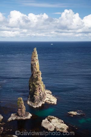 Britain;British-Isles;Caithness;coast;coastal;coastline;coastlines;coasts;column;columns;Duncansby-Head;Duncansby-Sea-Stacks;Duncansby-Stacks;eroded;erosion;foreshore;G.B.;GB;geological;geological-landform;geology;Great-Britain;Highland;Highlands;John-OGroats;North-Sea;ocean;rock;rock-formation;rock-formations;rock-outcrop;rock-outcrops;rock-stack;rock-stacks;rock-tor;rock-torr;rock-torrs;rock-tors;rocks;Scotland;Scottish-Highlands;sea;sea-stack;sea-stacks;shore;shoreline;shorelines;shores;stack;stacks;Stacks-of-Duncansby;stone;the-witches-hats;U.K.;UK;United-Kingdom;water