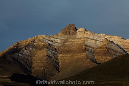 Argentina;Argentine-Patagonia;Argentine-Republic;El-Chalten;Latin-America;Patagonia;Patagonian;Santa-Cruz-Province;South-America;South-Argentina;Southern-Argentina;Sth-America;geology;sedementery;layer;layers;unusual-formation;unusual-formations