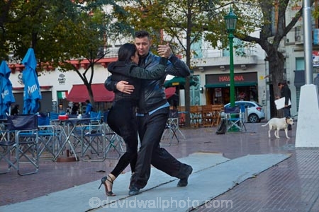 Argentina;Argentine-Republic;B.A.;BA;Buenos-Aires;couple;dance;dancer;dancers;dancing;Dorrego-Square;Latin-America;Plaza-Dorrego;San-Telmo;San-Telmo-barrio;South-America;Sth-America;tango;tango-dance;tango-dancer;tango-dancers;tango-dancing;tango-demonstration;tango-demonstrations;tango-show;tango-shows