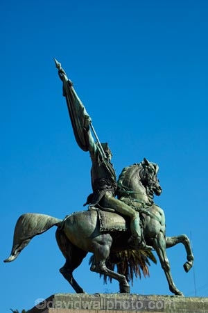 Argentina;Argentine-Republic;art;art-work;art-works;B.A.;BA;Buenos-Aires;equestrian-monument;General-Belgrano;General-Belgrano-statue;General-Manuel-Belgrano;General-Manuel-Belgrano-statue;horse-statue;horse-statues;Latin-America;monument;monuments;plaza;Plaza-de-Mayo;public-art;public-art-work;public-art-works;public-sculpture;public-sculptures;sculpture;sculptures;South-America;square;statue;statues;Sth-America